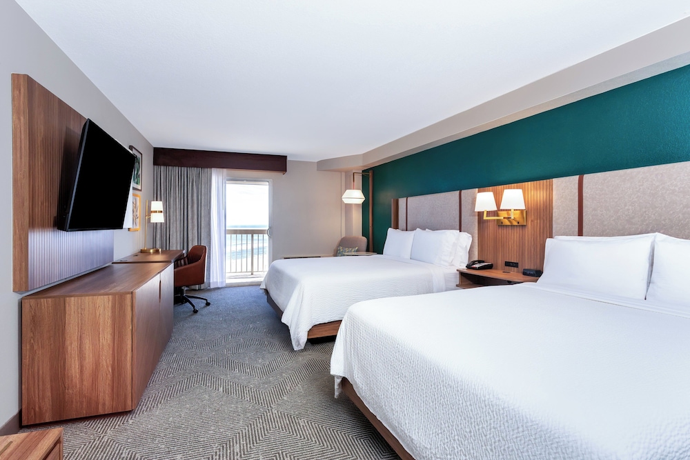 holiday inn and suites daytona beach on the ocean