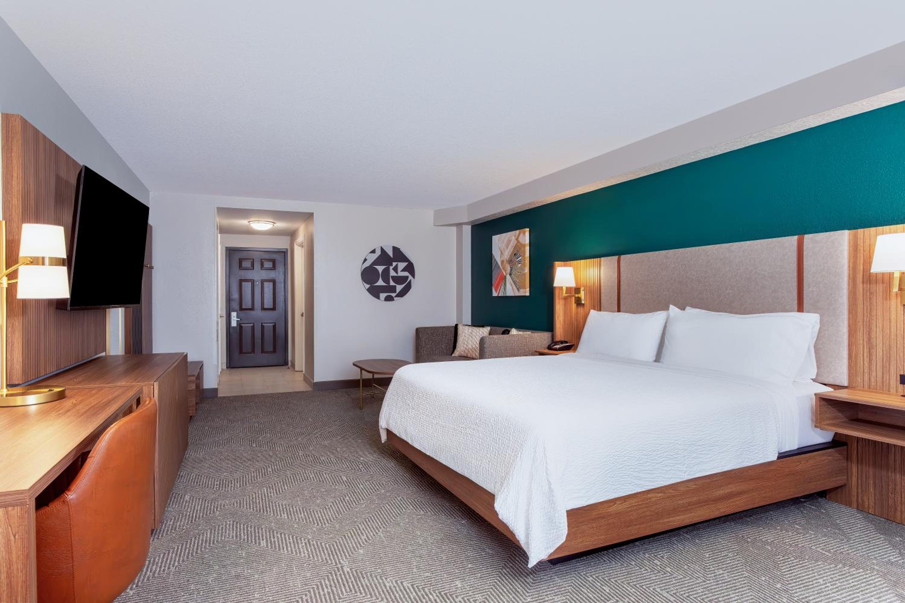 holiday inn and suites daytona beach on the ocean