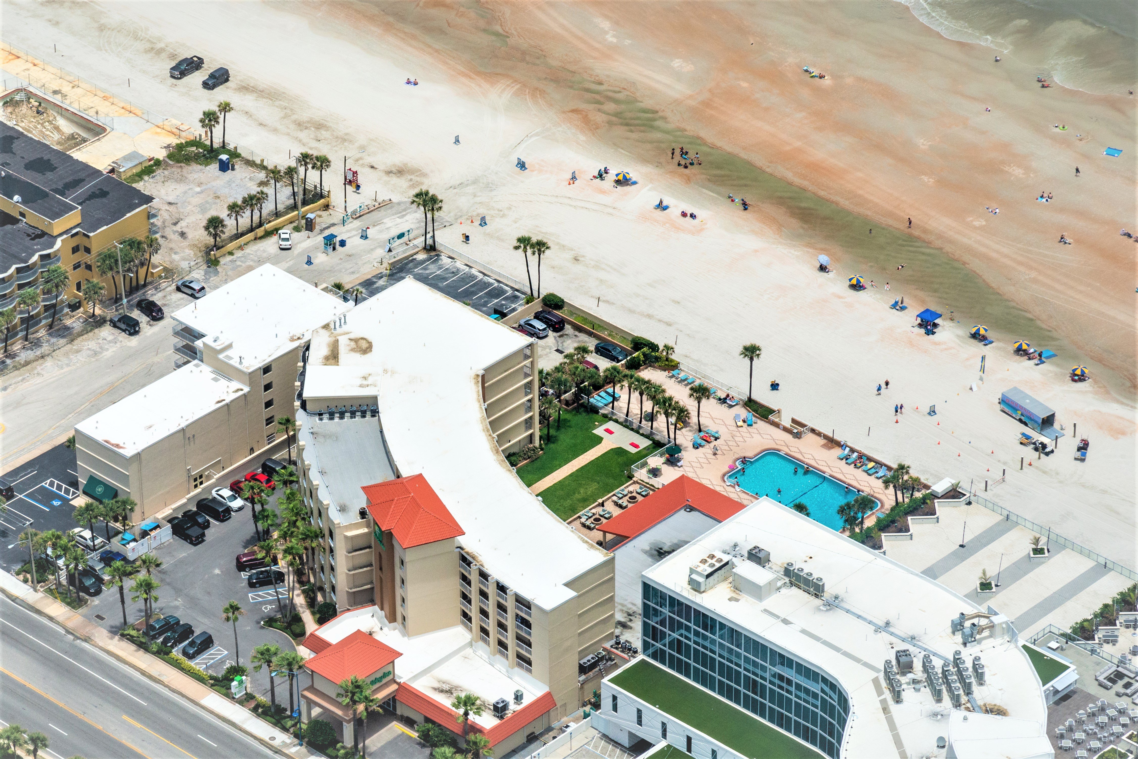holiday inn and suites daytona beach on the ocean