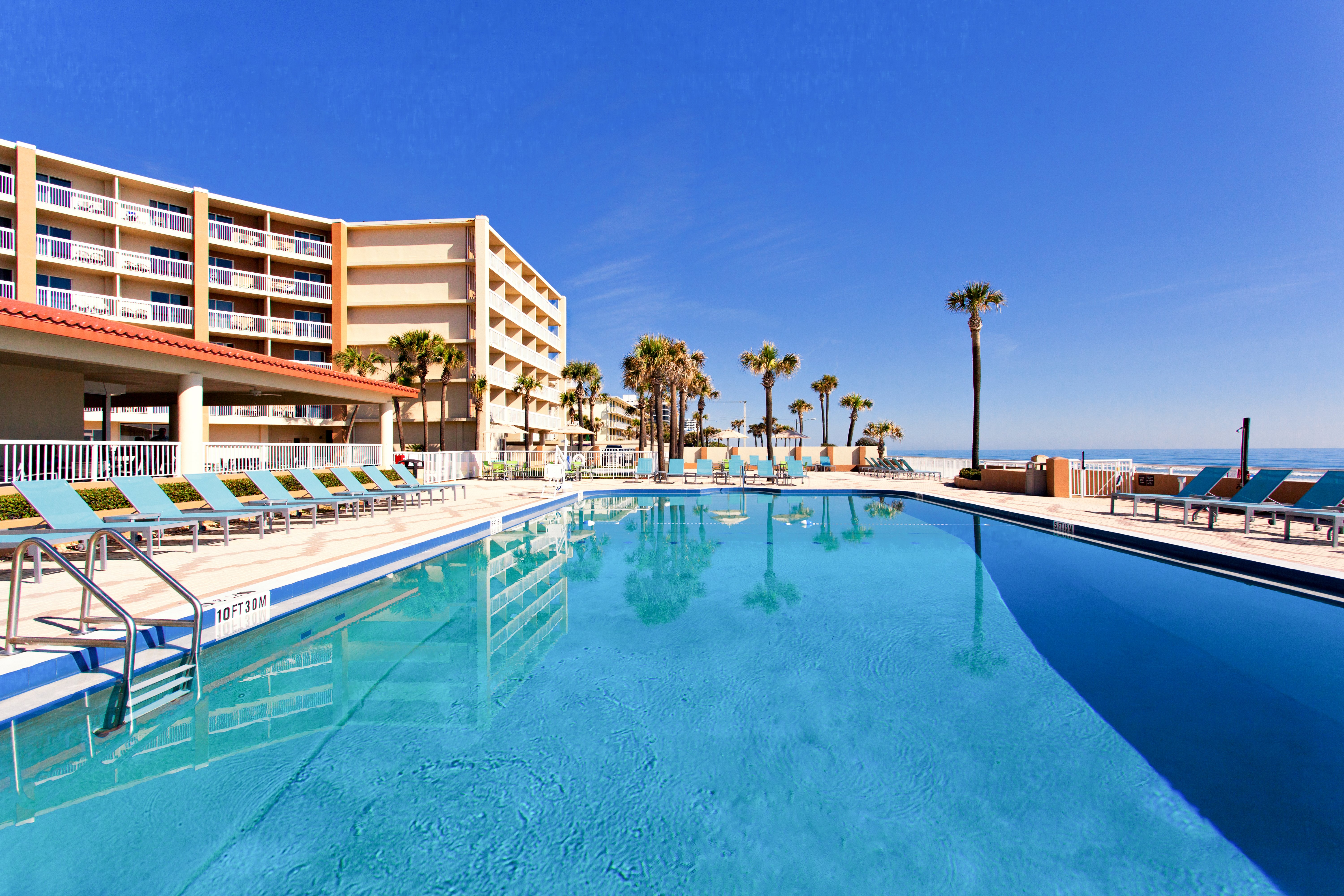 holiday inn and suites daytona beach on the ocean