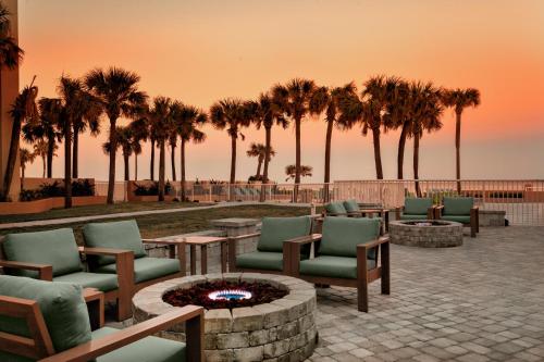 holiday inn and suites daytona beach on the ocean
