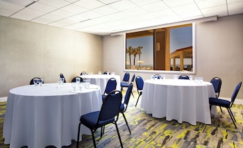 Holiday Inn & Suites Daytona Beach On The Ocean,Volusia County>>Daytona Beach,3 star
