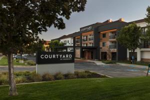 courtyard by marriott layton