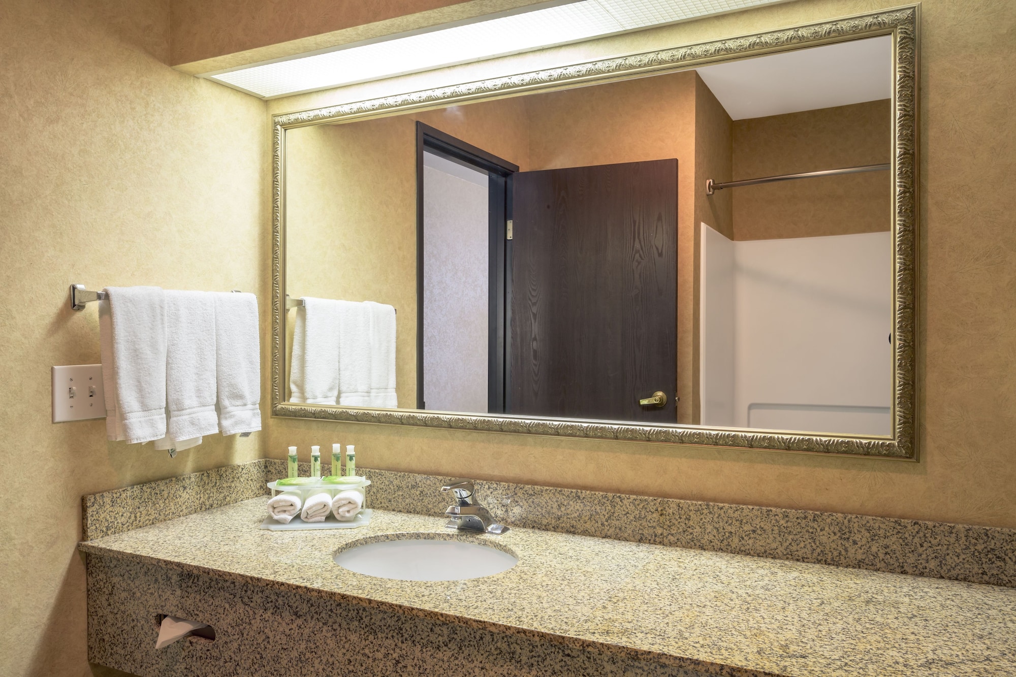 holiday inn express layton by ihg