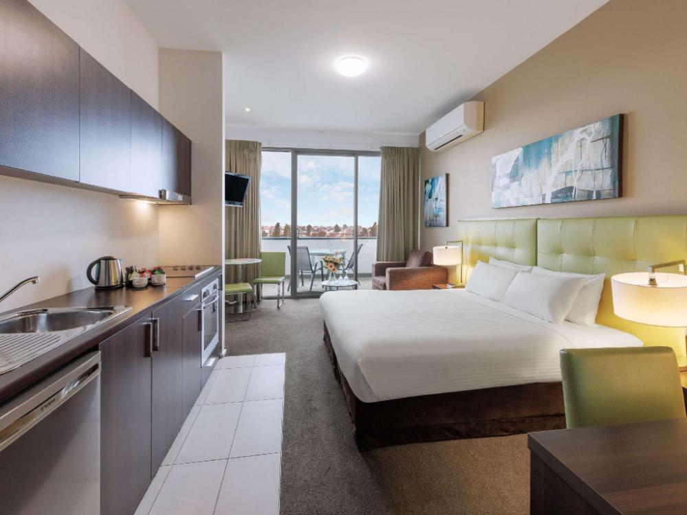 mercure melbourne caroline springs