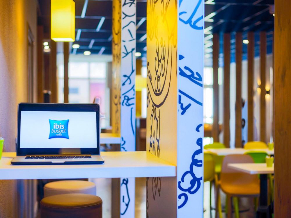 ibis styles arles palais des congres