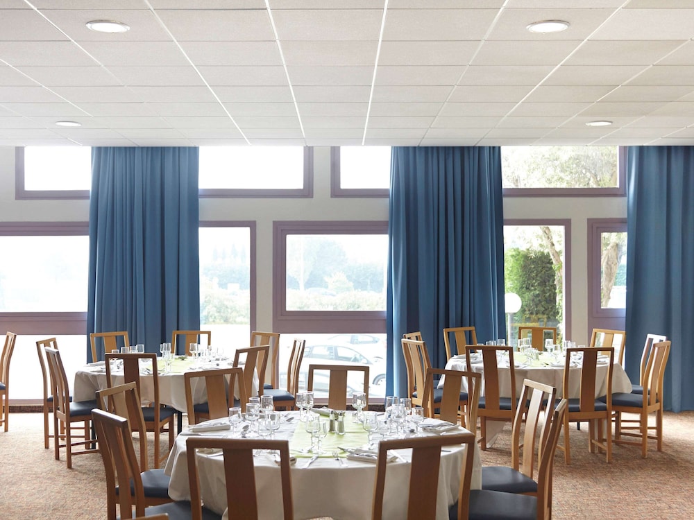 ibis styles arles palais des congres