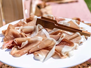 ibis styles arles palais des congres