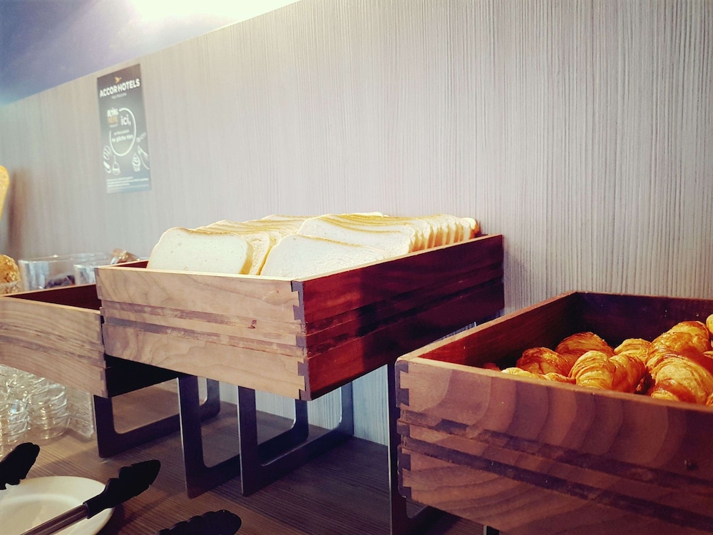 ibis styles arles palais des congres