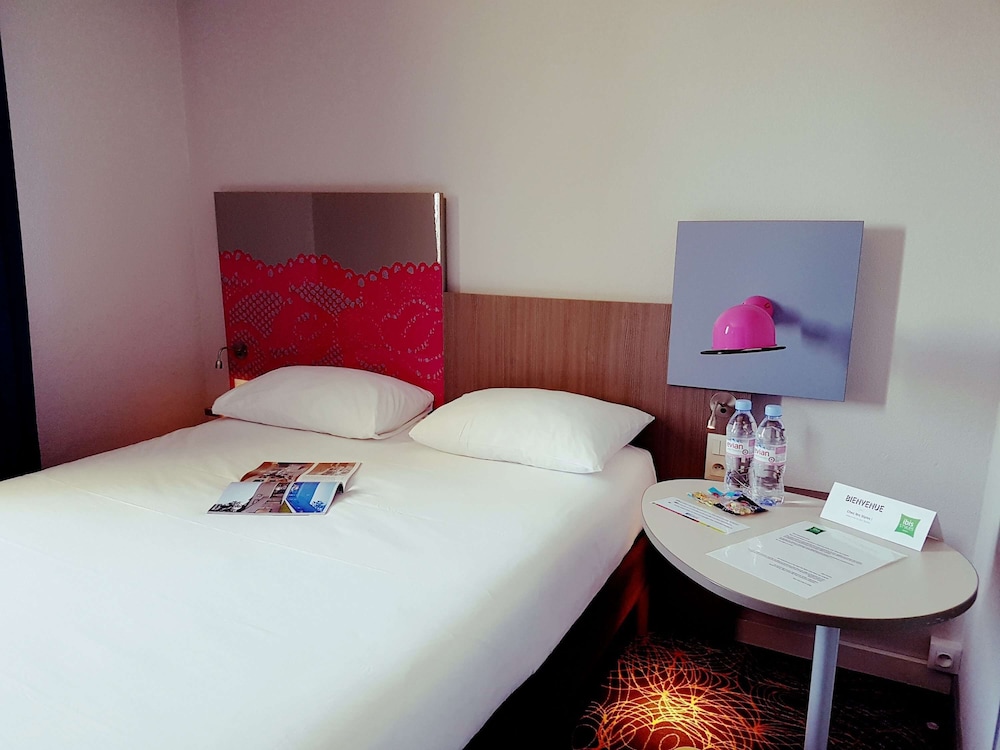 ibis styles arles palais des congres