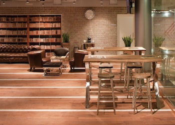 Jumeirah Emirates Towers Hotel,,5 star