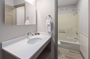 days inn by wyndham hutchinson