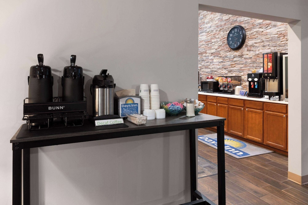 days inn by wyndham hutchinson