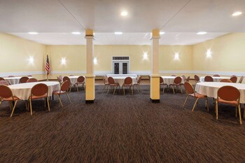 days inn by wyndham hutchinson