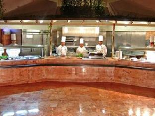 Sunset Royal Beach Resort - All Inclusive,In Avenida Kukulkan (Hotel Zone),4 star