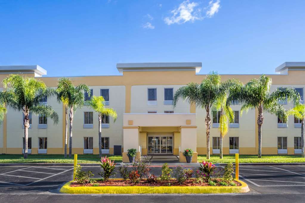 la quinta inn and suites by wyndham orlando universal area