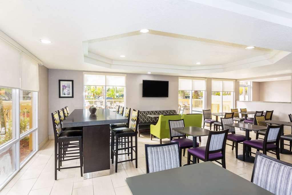 la quinta inn and suites by wyndham orlando universal area