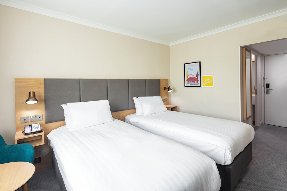 holiday inn london gatwick airport by ihg