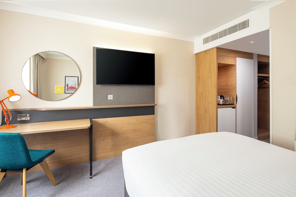 holiday inn london gatwick airport by ihg
