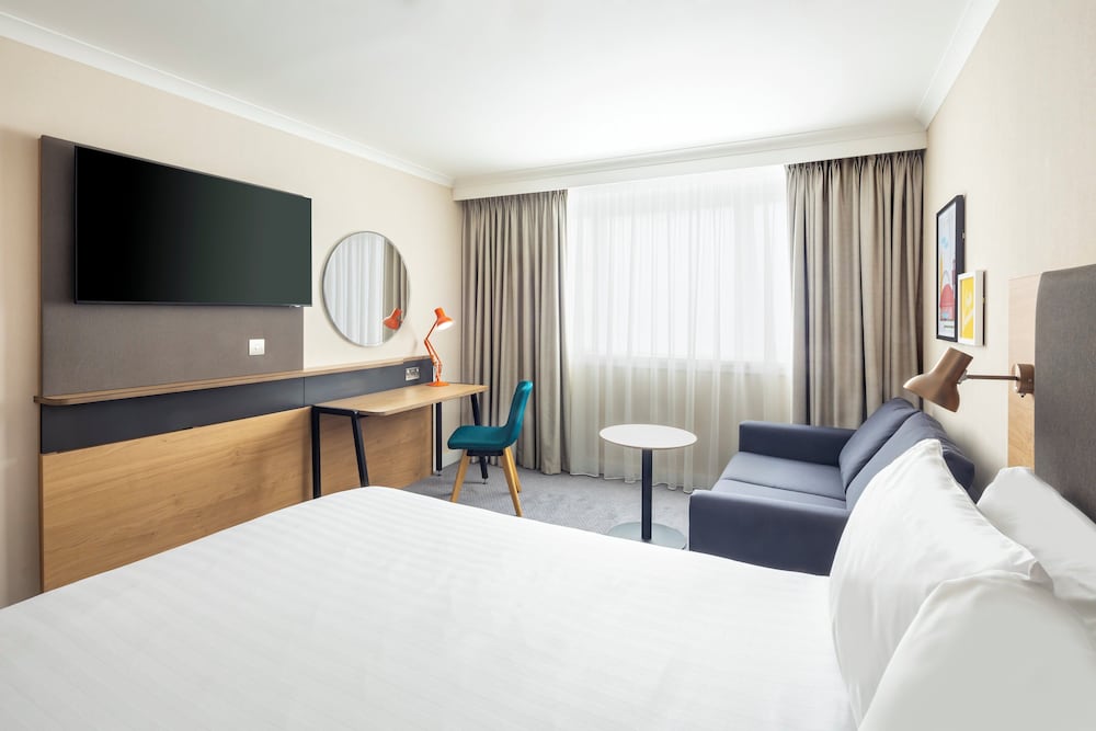 holiday inn london gatwick airport by ihg