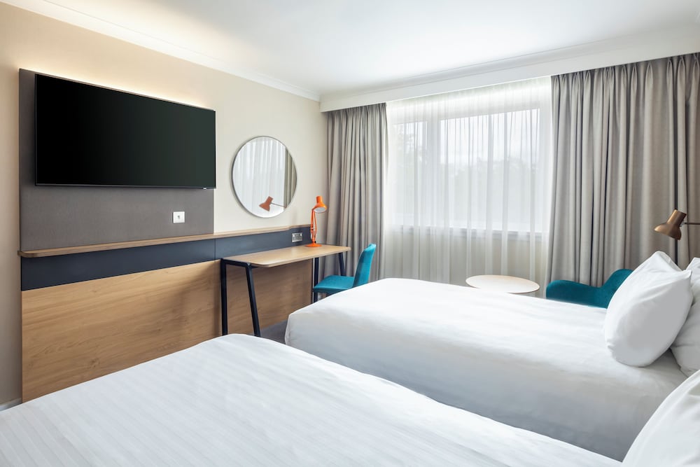 holiday inn london gatwick airport by ihg