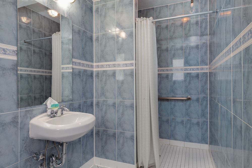 tropics hotel and hostel