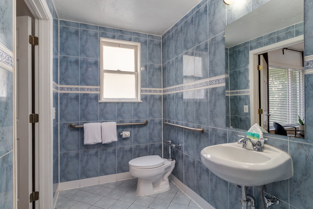 tropics hotel and hostel