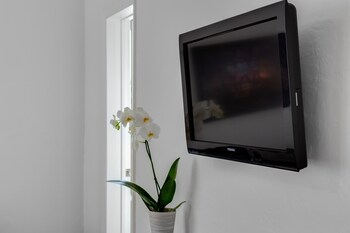 tropics hotel and hostel