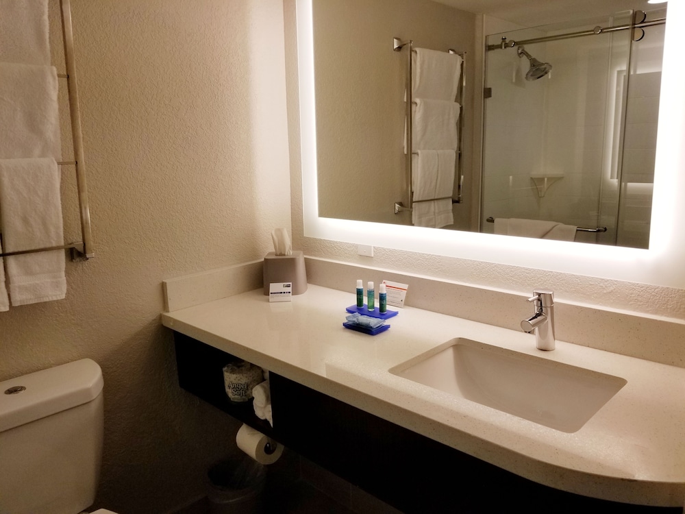 holiday inn express and suites miami hialeah by ihg