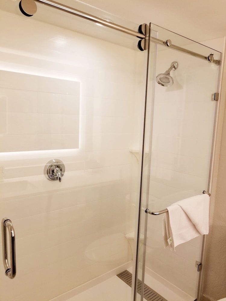 holiday inn express and suites miami hialeah by ihg