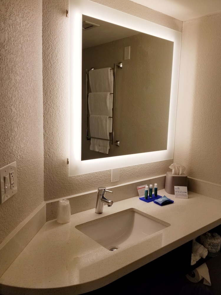 holiday inn express and suites miami hialeah by ihg