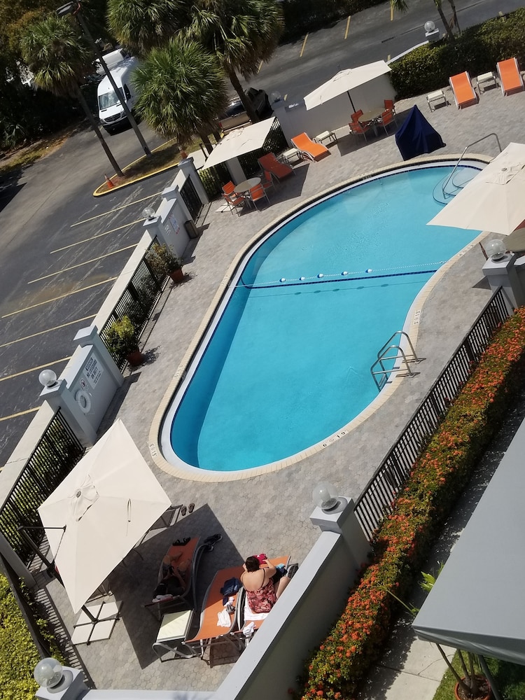holiday inn express and suites miami hialeah by ihg