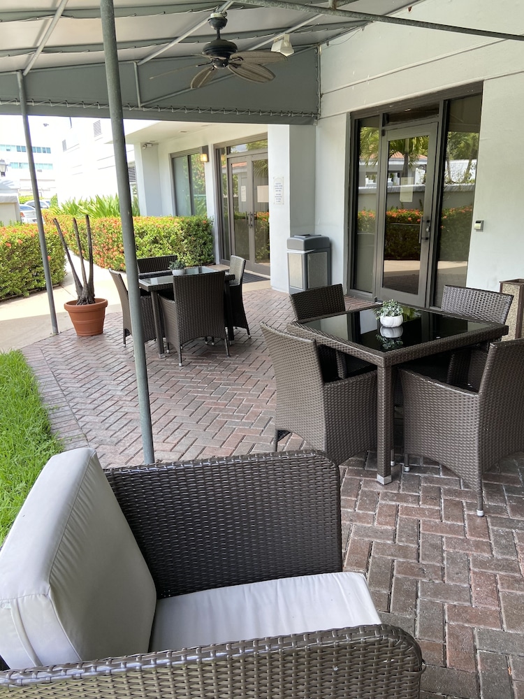 holiday inn express and suites miami hialeah by ihg