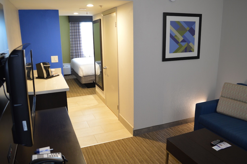 holiday inn express and suites miami hialeah by ihg