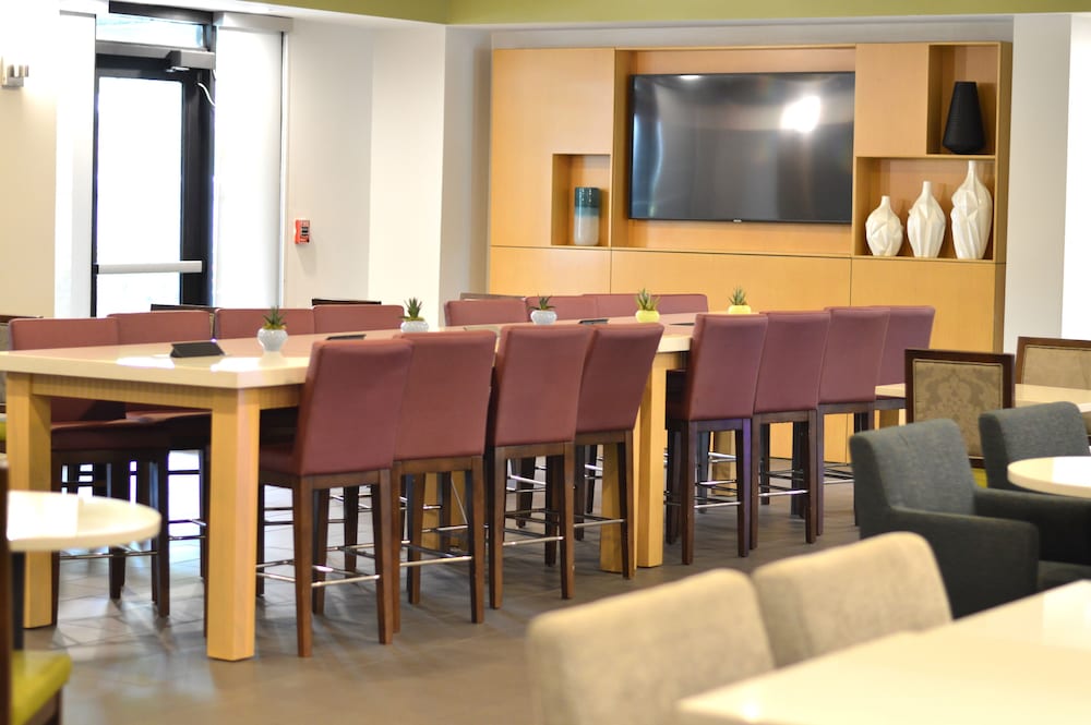 holiday inn express and suites miami hialeah by ihg