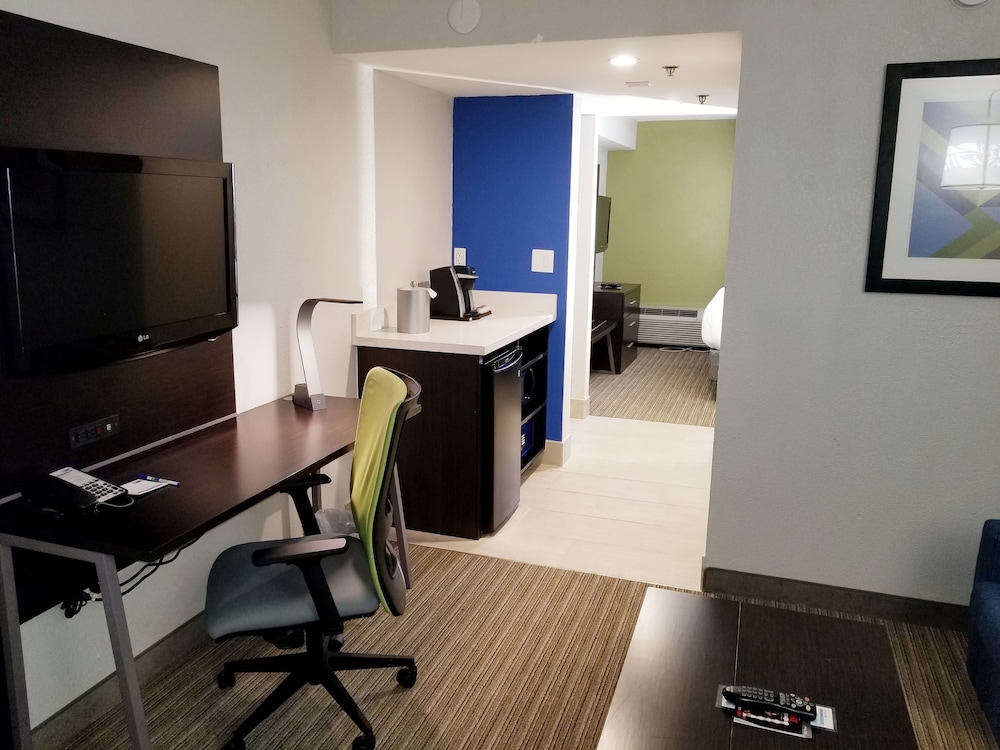holiday inn express and suites miami hialeah by ihg