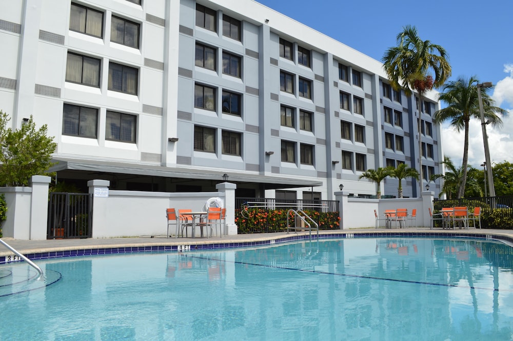 holiday inn express and suites miami hialeah by ihg
