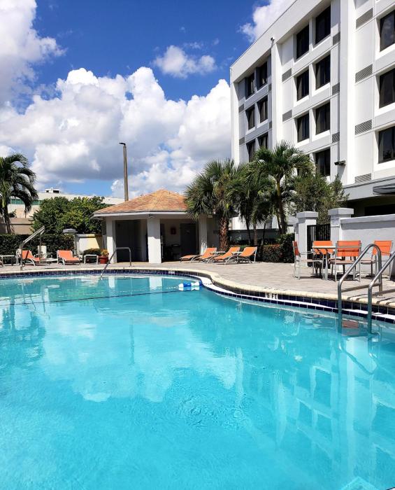 holiday inn express and suites miami hialeah by ihg