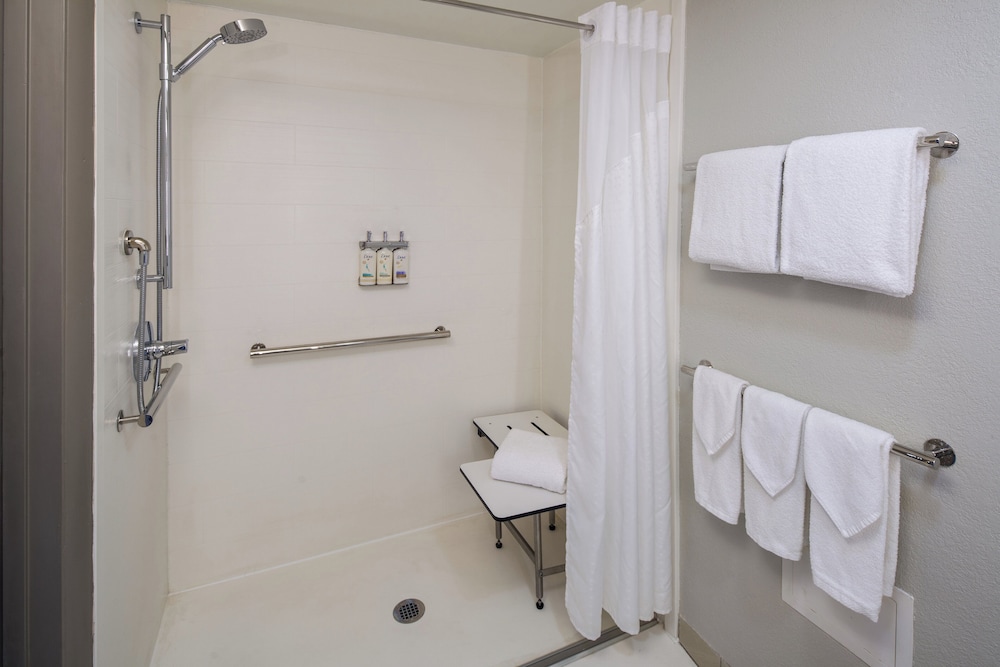 holiday inn express and suites kendall east miami by ihg