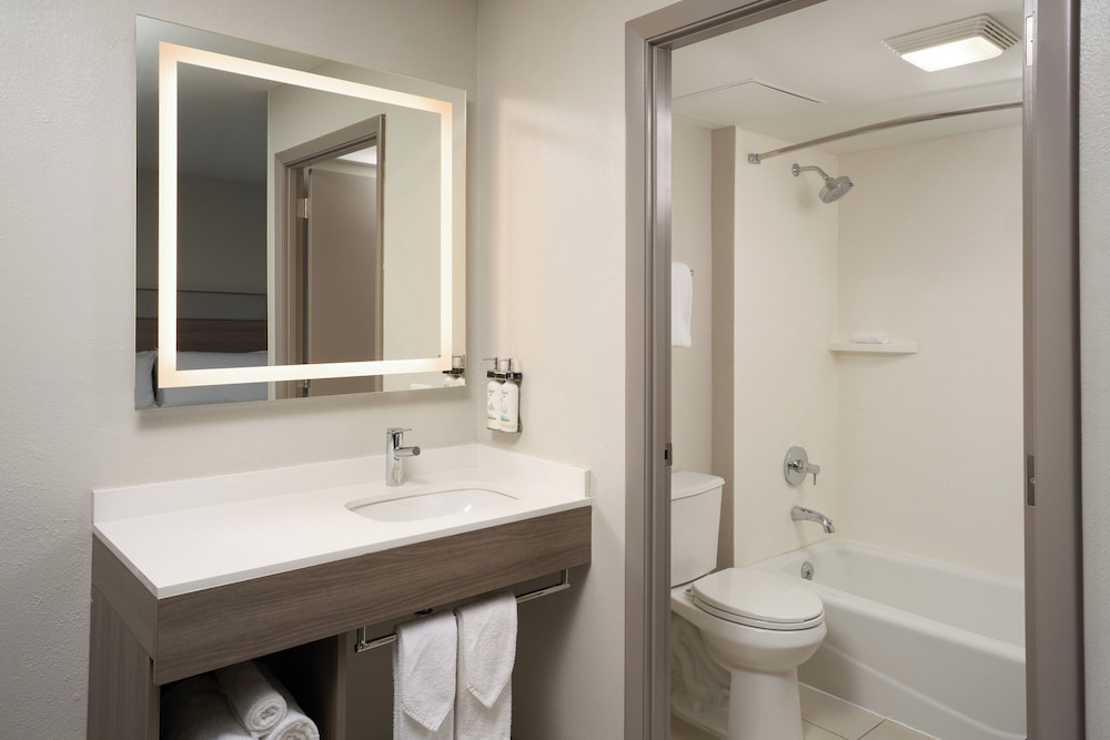 holiday inn express and suites kendall east miami by ihg