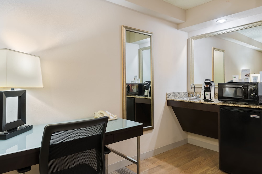 holiday inn express and suites kendall east miami by ihg
