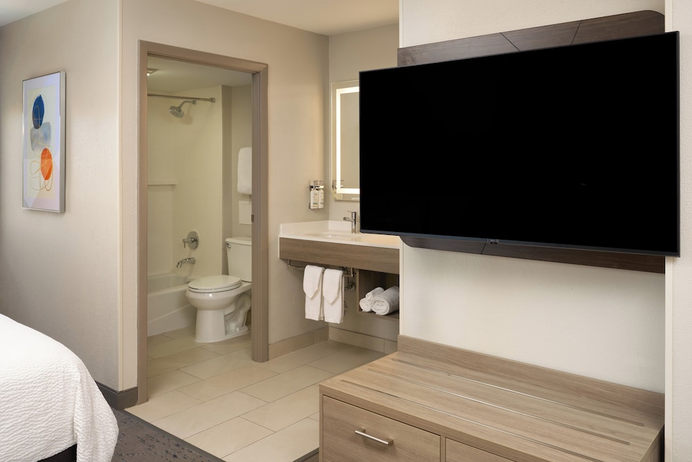 holiday inn express and suites kendall east miami by ihg