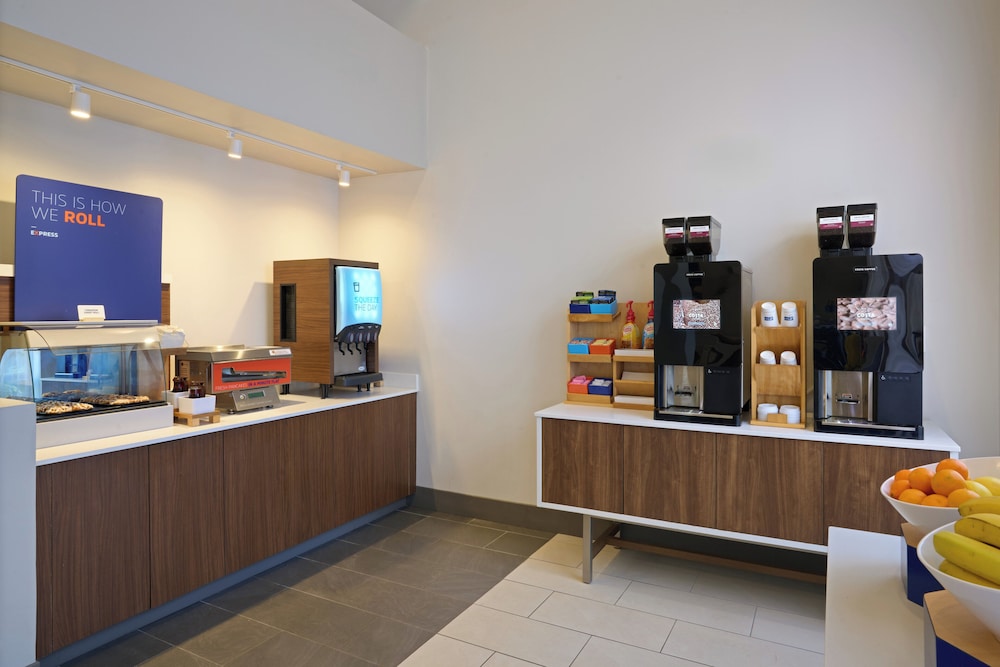 holiday inn express and suites kendall east miami by ihg