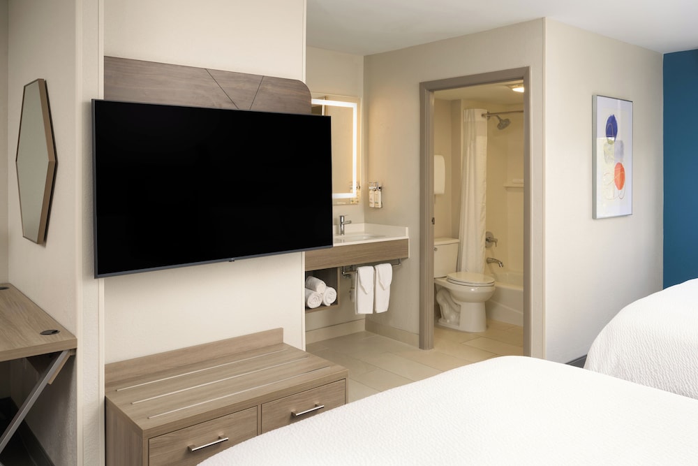 holiday inn express and suites kendall east miami by ihg