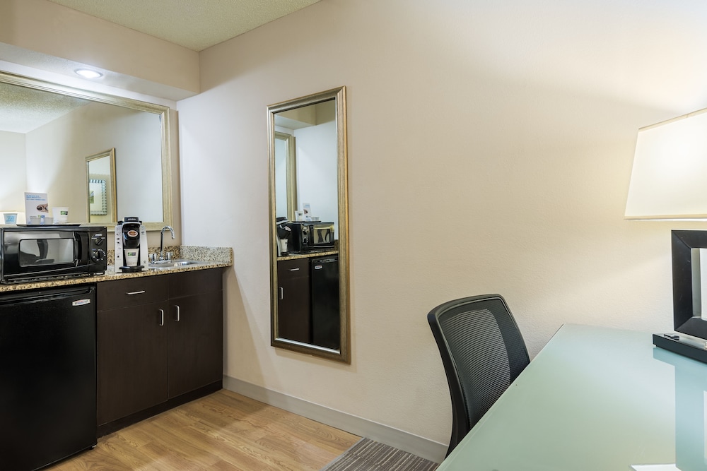 holiday inn express and suites kendall east miami by ihg