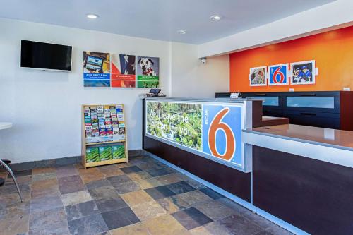 motel 6 pendleton or west