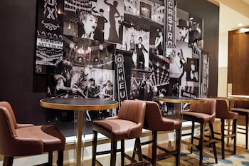 hotel adagio autograph collection