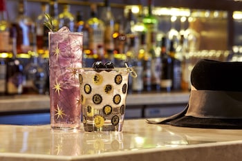 hotel adagio autograph collection