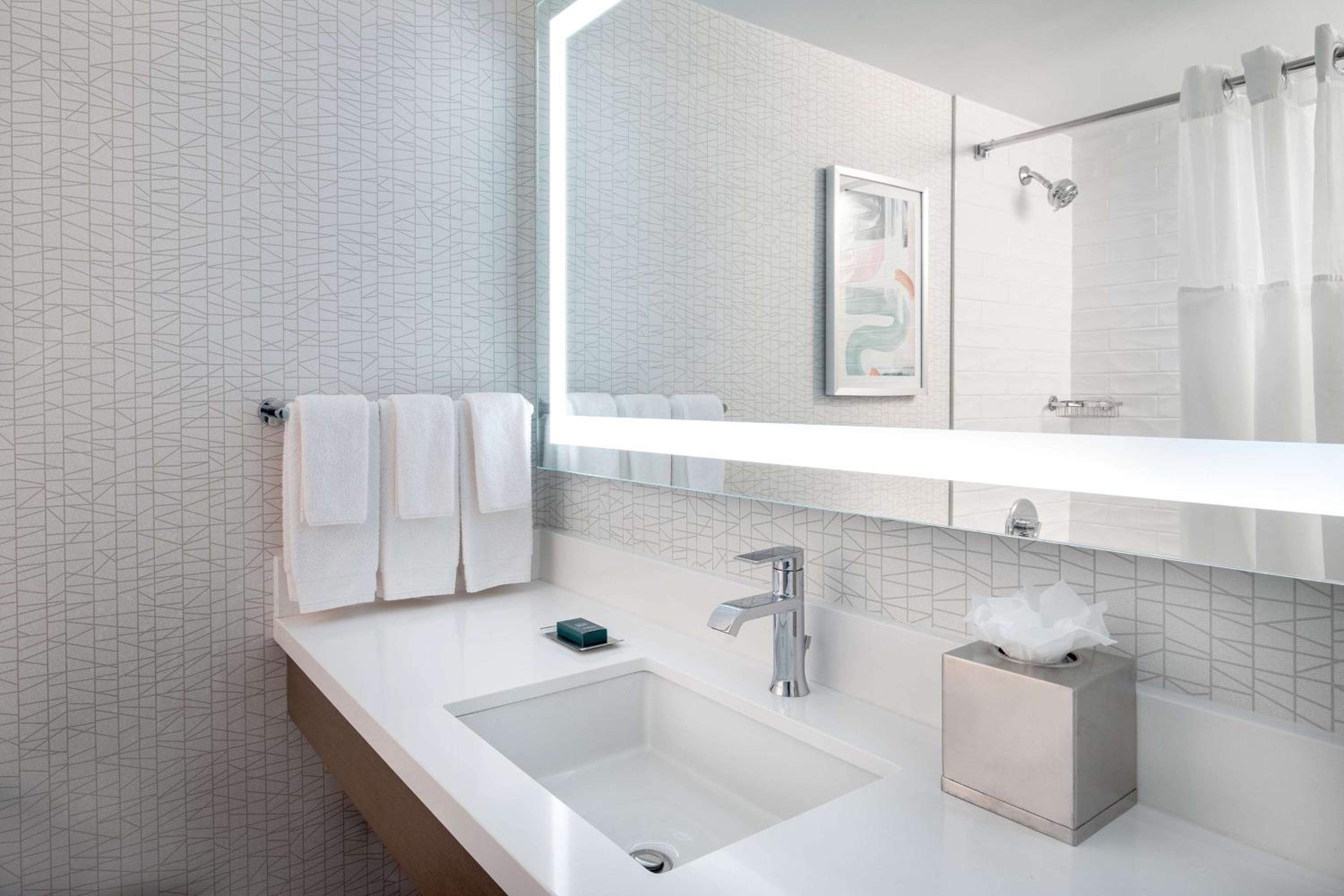 doubletree by hilton chicago north shore conference center