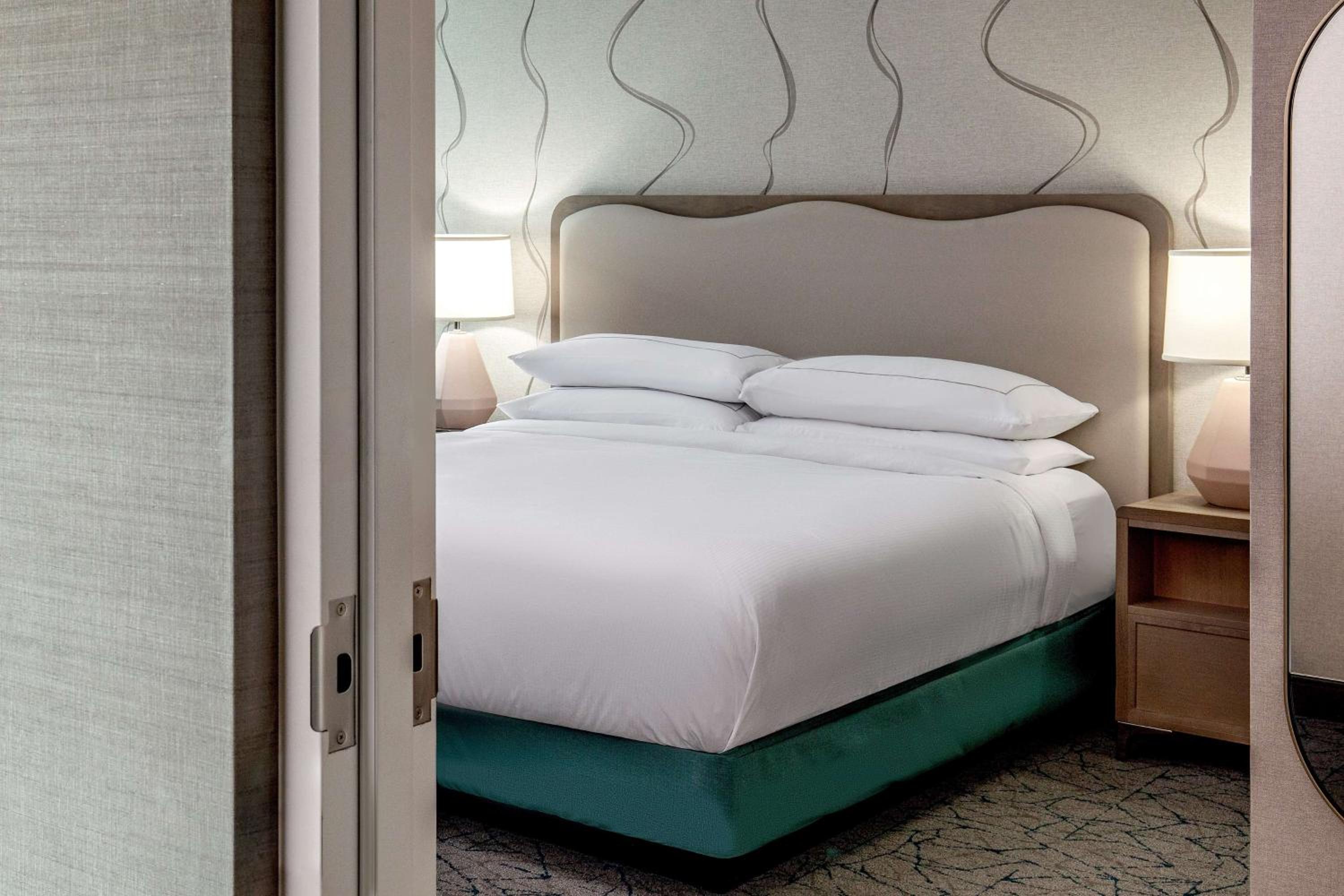 doubletree by hilton chicago north shore conference center